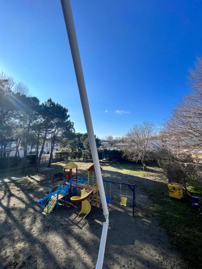 Kamberi & 2 * Velipojë