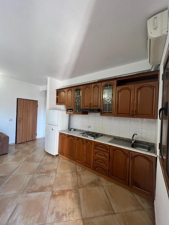 Kamberi & 2 * Velipojë