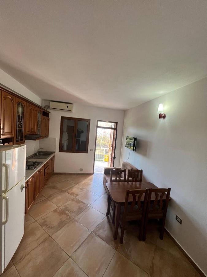 Kamberi & 2 * Velipojë