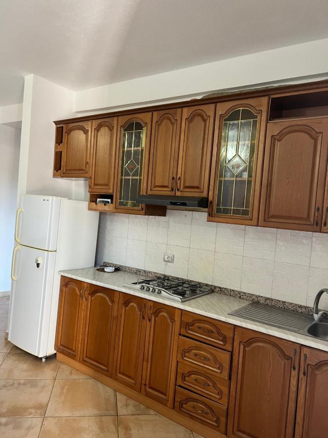 Kamberi & 2 Velipojë