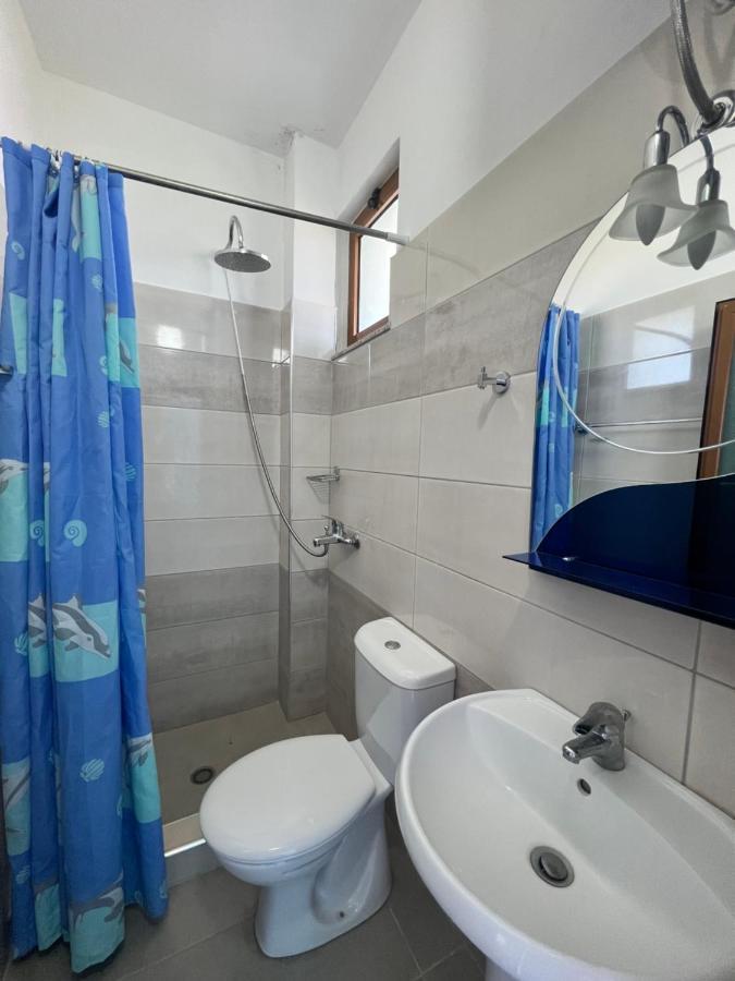 Kamberi & 2 * Velipojë