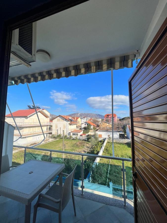 Kamberi & 2 * Velipojë